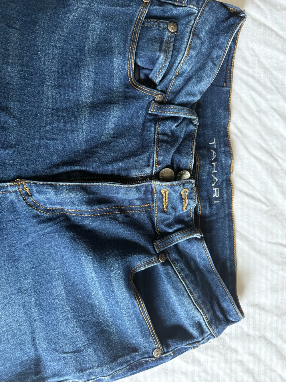 Tahari Indigo Blue Slim Cropped Jean. Size 6/28